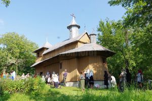 Aflată în stare avansată de degradare, biserica monument istoric din Mănăstioara e în ...