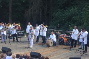 Ovidiu Lipan Ţăndărică şi Fanfara Shukar din Zece Prăjini au electrizat publicul sucevean