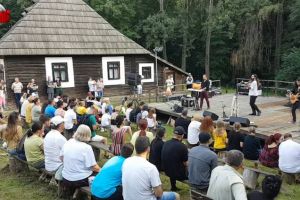 Trupa Corbu s-a simţit „ca-n Rai” la Muzeul Satului Bucovinean