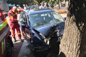 Ceasuri rele. Maşină intrată într-un copac la Bistriţa, copil accidentat la Josenii Bârgăului (FOTO)
