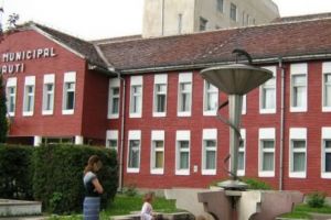 TRAGEDIE la Spitalul Rădăuţi. O femeie şi NOUL NĂSCUTUL ei au MURIT în condiţii BIZARE. INSTITUȚIA neagă acuzaţiile