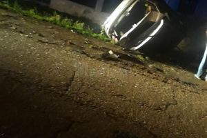 Mama şi doi copii, de 3 şi 5 ani, accidentaţi de un şofer băut, la Vicov