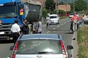 Accident cu o victimă încarcerată, la Reghin