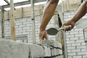 Anchetă pe piaţa de construcţii din Piteşti. Vizate, cinci firme cunoscute