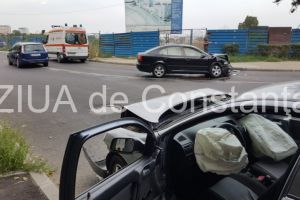 Imagini de la eveniment. Accident rutier pe strada Traian din Constanta. Doua masini implicate. Trei victime (galerie foto) 