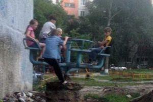 Ciudaţii Rusiei, ultimul număr! Pur şi simplu nu-i interesează părerea altora despre ce fac ei. GALERIE FOTO