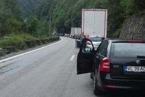Accident pe Valea Oltului – Trafic blocat pe un sens de mers