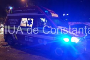 Accident feroviar grav. Un autoturism a fost spulberta de un tren. Patru persoane, printre care doi copii, ranite
