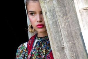 Ia românească ajunge la Las Vegas - ultima colecţie „Flori de ie”