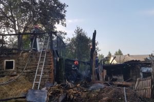 Joaca unor copii cu focul a pus pompierii pe drumuri