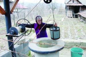 Boala albastră ucide pruncii! De vină e apa contaminată! Primăriile şi Direcţiile judeţene de Sănătate Publică se joacă cu o bombă cu ceas