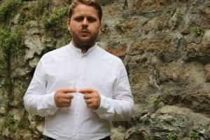 Crescut „pe străzile Bistriţei”, un băiat cu „ambiţie arzătoare” se vrea candidatul PNL la Primăria Bistriţa (VIDEO)