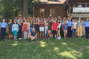 ACTIVITĂȚI ALE POLIȚIȘTILOR DE LA PREVENIRE,  ÎN TABĂRA DE TINERET DE LA PĂDURENI