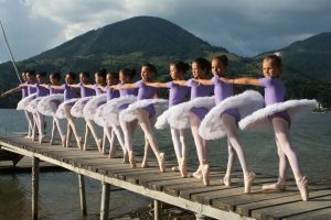 Colibiţa, „lacul lebedelor”. Şcoala de Balet Ovidiu Danci şi-a mutat cartierul general la munte (FOTO)