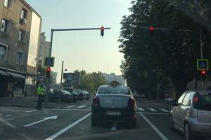 Noua „zebră” de pe Bulevardul 15 Noiembrie a fost pusă în funcţiune