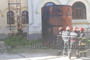 FOTO-ULTIMĂ ORĂ: Incendiu de proporţii în spatele fostei Prefecturi