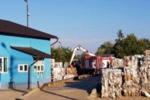 CLUJ: Accident de muncă mortal, la o firmă din Dej. Un bărbat şi-a prins capul într-o presă de balotat