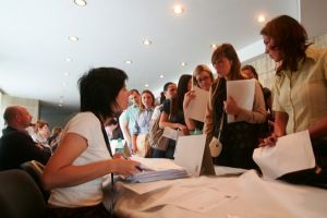 Primă de inserţie de 1.500 de lei. Dacă eşti absolvent, află ce trebuie să faci pentru a beneficia de prima de inserţie