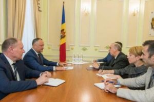 Anti-americanul Dodon se milogeşte să fie primit la Washington