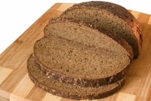 Studiu InfoCons: Pâinea neagră –  20% din produse conţin 6 E-uri