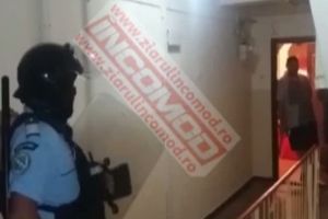 Scandal in Malu Rosu! Poliţişti şi jandarmi ameninţaţi cu toporul de un ploiestean. Agresorul a fost reţinut pentru ultraj
