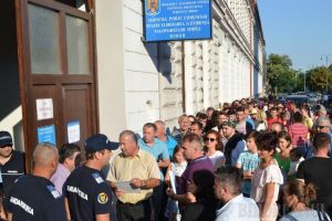 Prefectura Bihor: Serviciile de Paşapoarte şi de Permise rămân deschise pe 16 şi 17 august