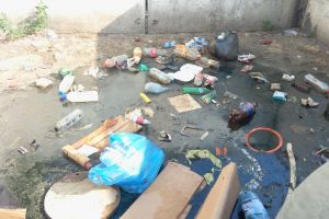 Ghena de gunoi e plină de apă stătută