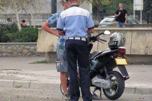 Dosar penal pentru conducerea unui moped neînmatriculat