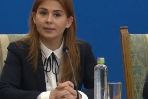 Grevă generală la ministerul condus de domnişoara cu palinca şi de băiatul cu „tricoaiele”