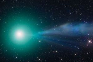 ALERTĂ de la astronomi! O COMETĂ VERDE se îndreaptă spre Pământ. Ce se întâmplă cu ea pe măsură ce se apropie de noi. ESTE INCREDIBIL