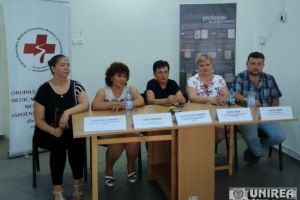 Absolvenţii şcolilor postliceale sanitare din judeţ se îndreaptă spre Anglia, Irlanda, Italia, Germania şi Austria. Judeţul Alba are 10 şcoli postliceale sanitare