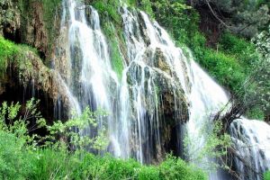 Cascada de apă geotermală Topliţa – punct de atracţie turistică