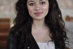 Exemplu de dăruire: Simona Manole, o fetiţa simplă din Vlădeni, a intrat la Medicină cu 9.30