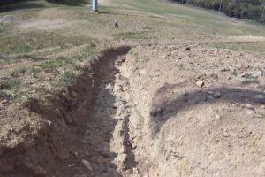 Pârtia Cocoş, brăzdată de un şanţ. Cum arată un Wonderland adevărat din altă ţară (VIDEO)