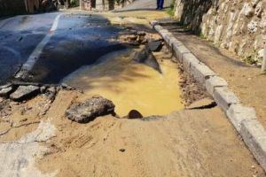 O conductă de apă s-a spart pe Dobrogeanu Gherea. Apa a ajuns până în Centrul Vechi şi Răcădău