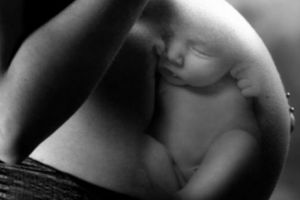 FEMINISTELE, lovite în POLITICA lor privind AVORTUL