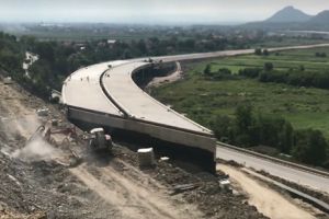 Dealul liliecilor da batai mari de cap constructorului de pe lotul 4 din autostrada Lugoj – Deva