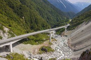 Un nou termen pentru finalizarea autostrăzii Sibiu – Piteşti. Îl dă Ministrul Transporturilor