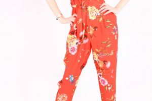 Care sunt culorile la moda pentru salopetele de dama?