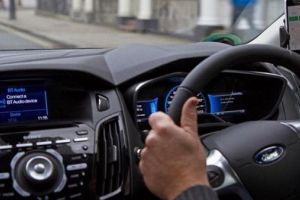 E oficial: Românii nu mai pot aduce maşini cu volanul pe dreapta. Ce se întâmplă cu maşinile aflate deja în circulaţie