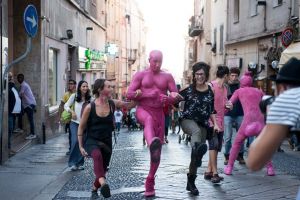 Caravana cu artişti: Festivalul de teatru itinerant KaravanAct ajunge în premieră la Oradea!