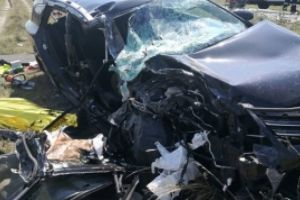 PRĂPĂD la una din intrările în ţară - Accident cu ȘASE victime, din care un mort şi doi oameni rămaşi încarceraţi