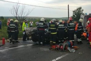 Accident TERIFIANT! O persoană a MURIT, alte CINCI sunt rănite GRAV. SMURD a intervenit de URGENȚĂ