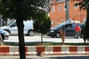 Maşini cu români din diaspora care au venit în ţară pentru miting au trecut şi prin Beclean