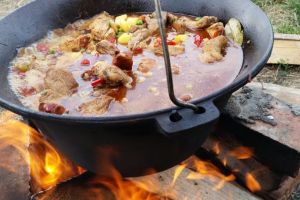 Festin culinar în Piaţa Mică – Patru bucătari sibieni gătesc după reţete vechi