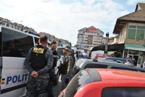 Acţiune de amploare a poliţiştilor, în Piaţa Centrală