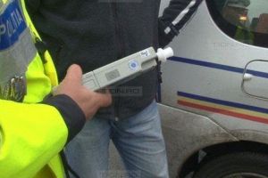 Un angajat McDonald’s a furat masina unui coleg, a condus beat, fara permis si a facut accident