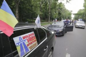 O coloană de maşini porneşte azi dimineaţă din Piaţa Unirii spre Bucureşti pentru protest