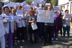 Pacienţii din organizaţia COPAC mulţumesc protestatarilor de la Spitalul Universitar pentru curajul lor