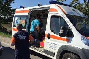 Doua persoane ranite din cauza unui sofer care nu s-a asigurat la coborarea de pe centura